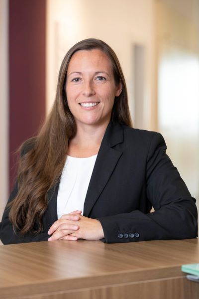 Jasmin Kneipp Bankkauffrau, Bankbetriebswirtin (BC), Sanierungsberaterin